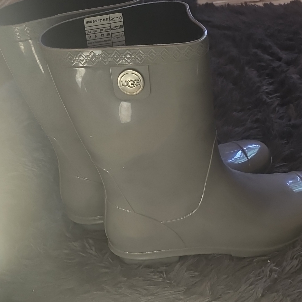 UGG Gray Winter Rain Boots with Classic Design